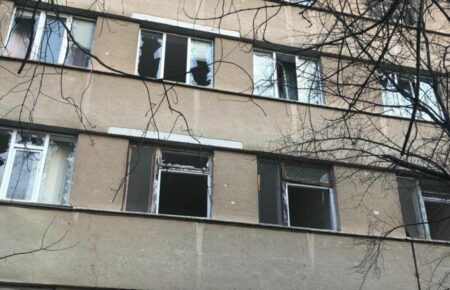 Російські окупанти атакували з безпілотників лікарню у Херсоні (ФОТО)