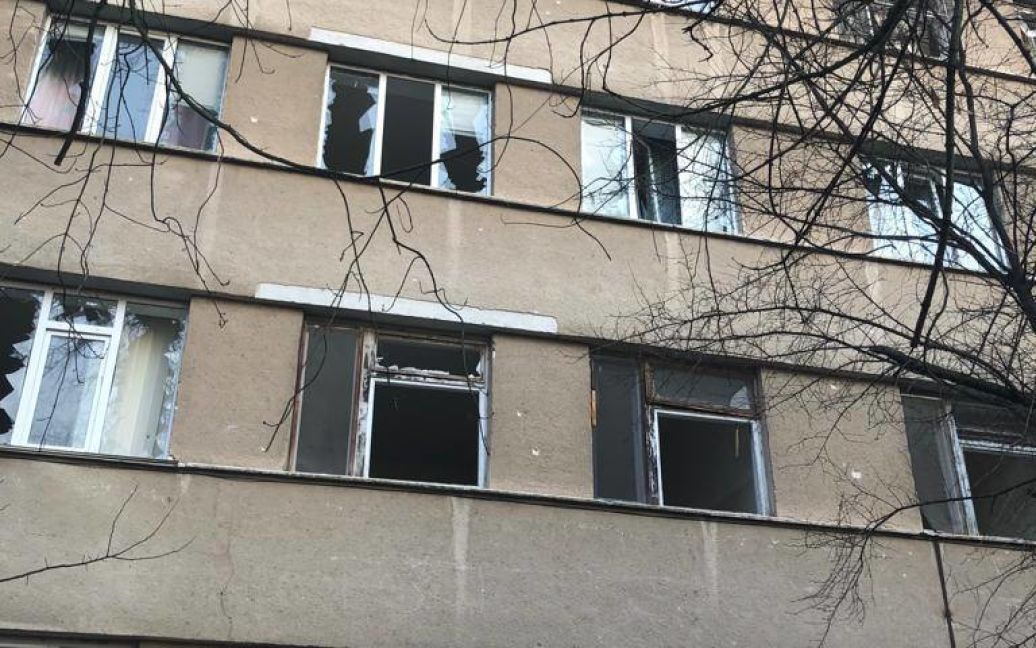 Російські окупанти атакували з безпілотників лікарню у Херсоні (ФОТО)