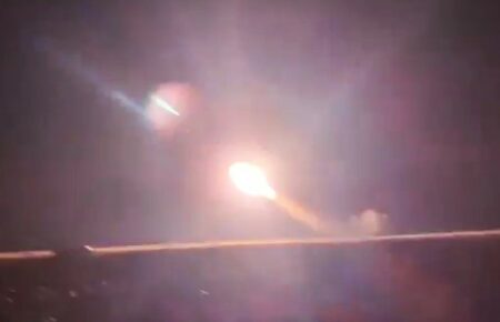 У Повітряних силах показали, як українські воїни знищували дрони під час нічної атаки (ВІДЕО)
