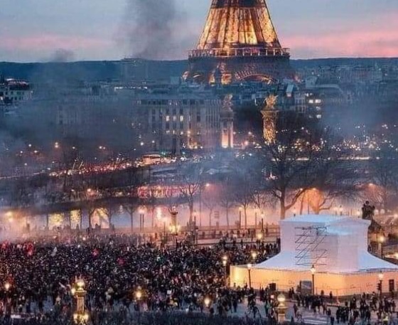 Французы требуют отставки Макрона – тысячи людей вышли на протест