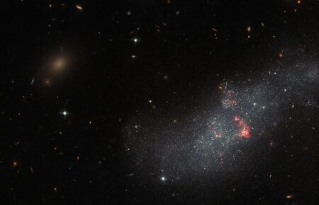 Hubble сфотографував карликову галактику в сузір’ї Ворона