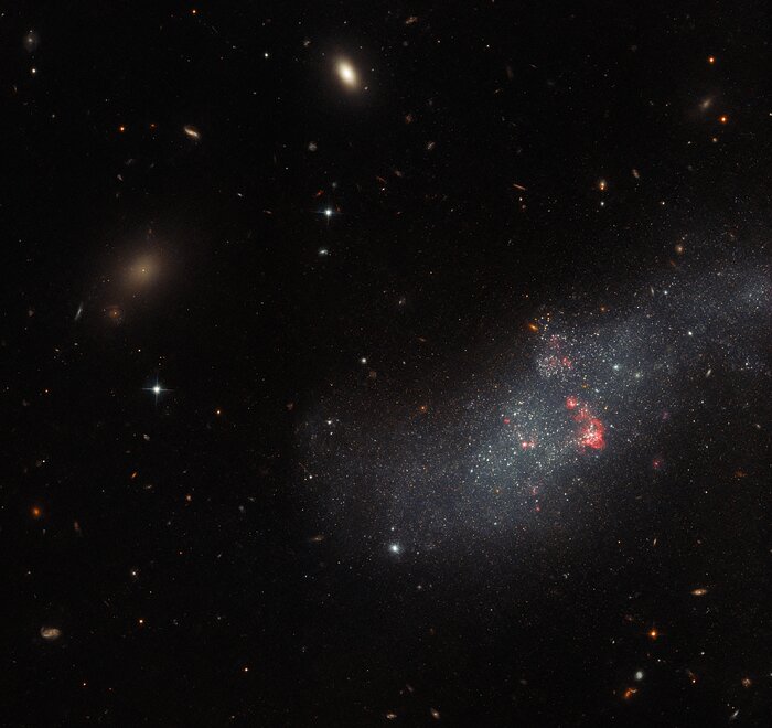 Hubble сфотографував карликову галактику в сузір’ї Ворона