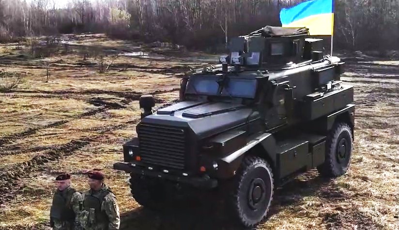 Резніков показав тест-драйв бронемашин Stryker і Cougar (ВІДЕО)