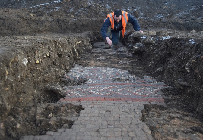 Археологи на місці будівництва супермаркету в Англії знайшли римську мозаїку віком майже 2 тисячі років