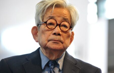 Умер лауреат Нобелевской премии по литературе Оэ Кендзабуро