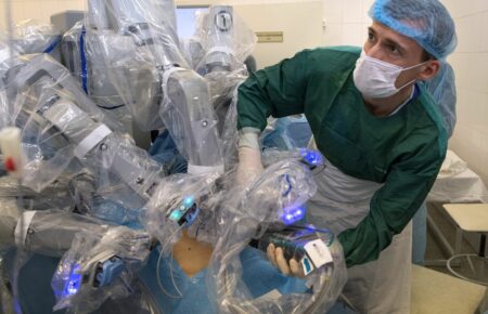У Барселоні лікарі вперше пересадили легеню за допомогою робота Da Vinci