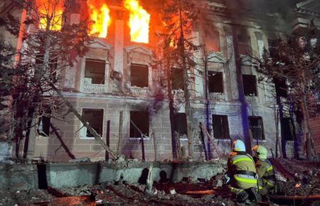 Росія вночі атакувала Миколаїв, постраждали понад 20 людей, є загиблі