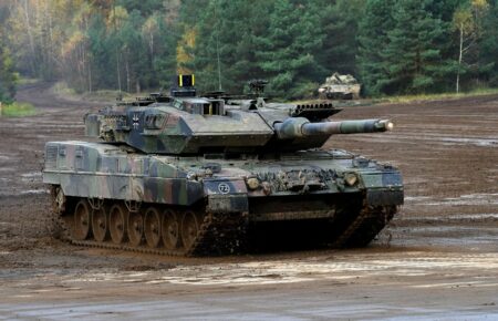 Іспанія передасть Україні бронемашини, танки Leopard 2 і військовий шпиталь