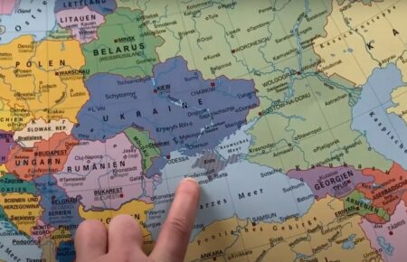 30 міжнародних компаній поширюють фейки про Україну в освітніх матеріалах — фактчекер