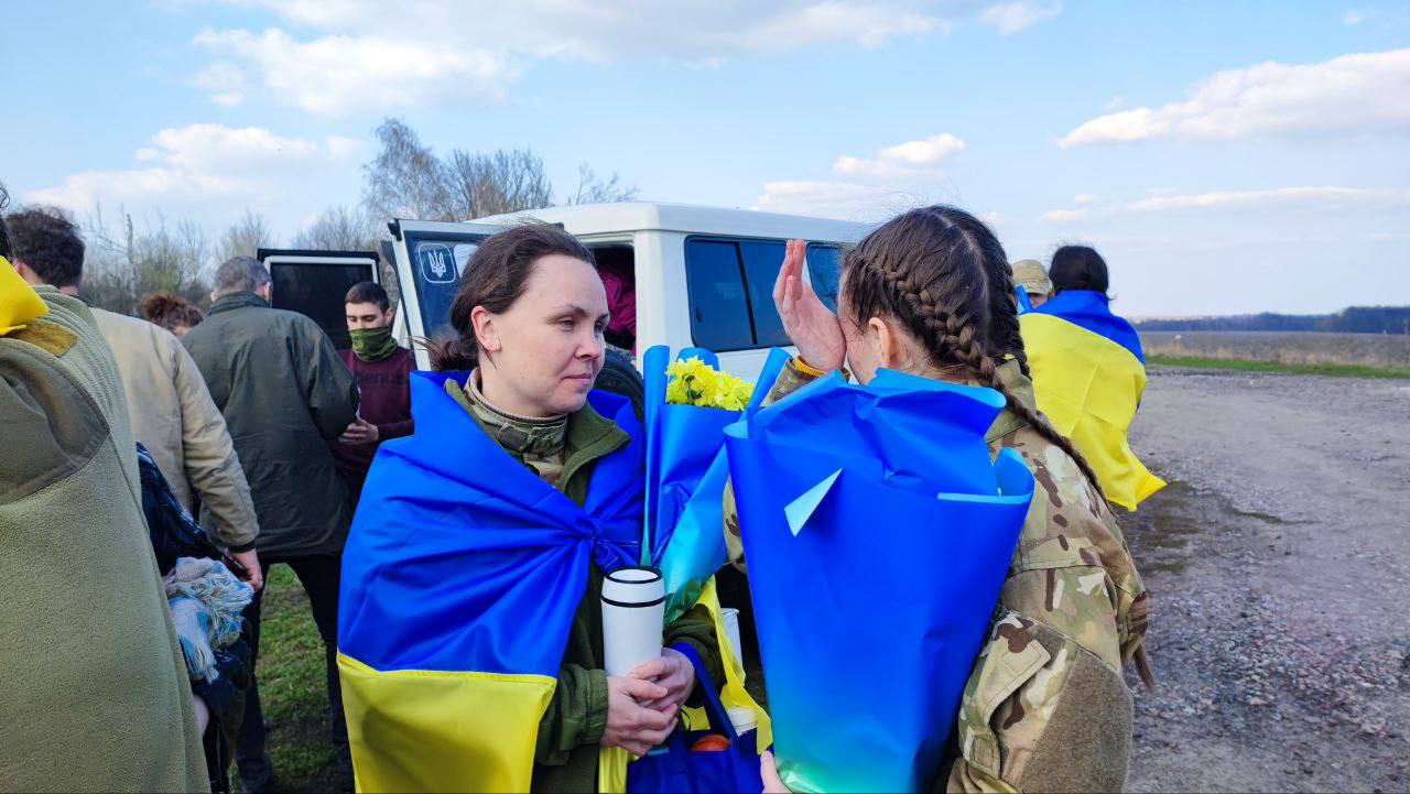 Україна повернула з полону 100 своїх захисників і захисниць (ФОТО, ВІДЕО)