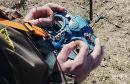 «Дрон — це врятоване життя»: як у Миколаєві волонтери створили школу пілотів дронів-камікадзе