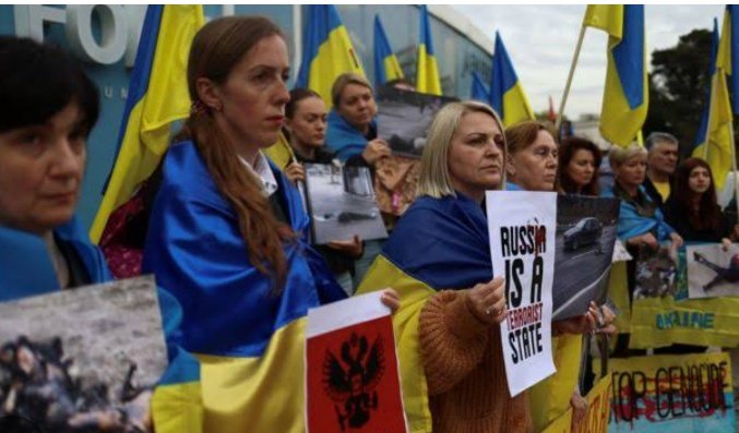 Українці провели демонстрацію біля посольства Бразилії в Лісабоні