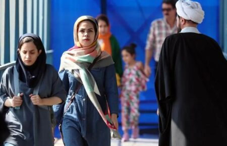 В Ірані встановлюють камери у громадських місцях для пошуку жінок, які не носять хіджаб