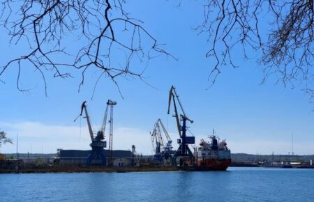 До порту окупованої Керчі зайшов іноземний газовоз (ФОТО)
