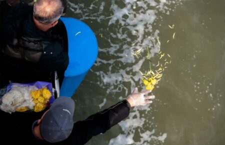 Китай заохочує ховати померлих у морі через нестачу місць на цвинтарях