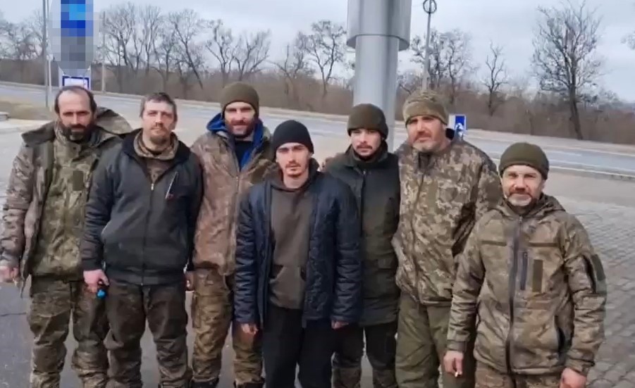Україна повернула з полону ще 10 військових та двох цивільних (ФОТО, ВІДЕО)
