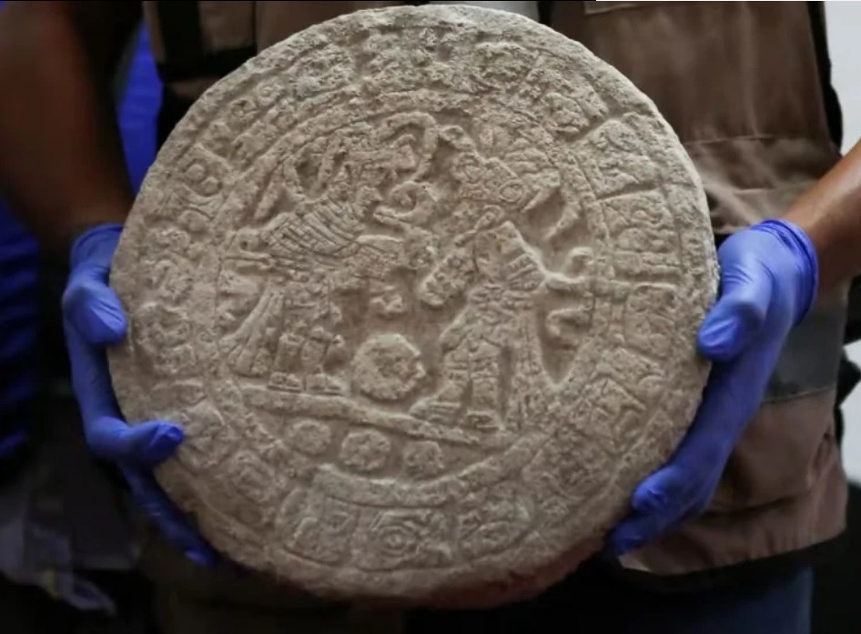 В Мексике нашли табло для ритуальной игры с мячом, в которую майя играли более тысячи лет назад