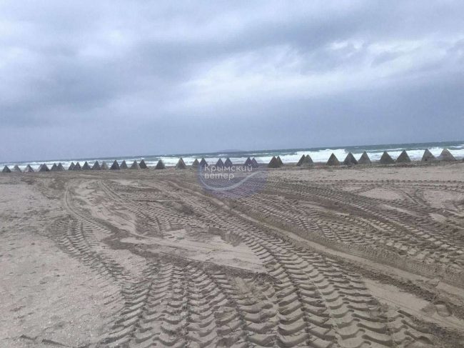 В Крыму закрывают пляжи для купания – оккупанты строят укрепление