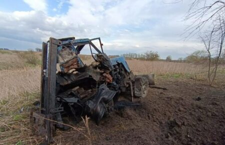 На Київщині тракторист підірвався на російській міні: поряд виявили ще 13 мін