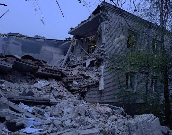 Оновлено: Російські окупанти поцілили в медзаклад у Дніпрі, 1 людина загинула, 15 поранені