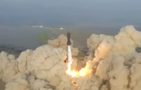 SpaceX запустила найпотужнішу у світі ракету «Starship» — але за три хвилини вона вибухнула
