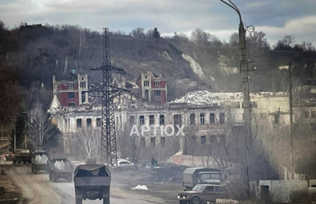 Окупований Лисичанськ повністю закритий, проїхати в місто можна тільки за перепустками — Артюх