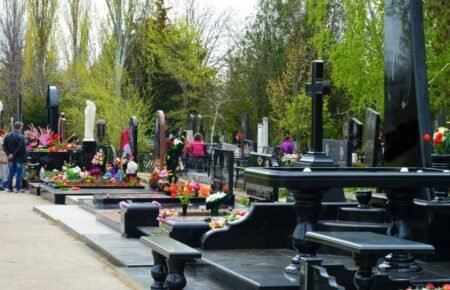 На Харківщині просять не відвідувати чи не всі кладовища на деокупованих територіях — журналістка