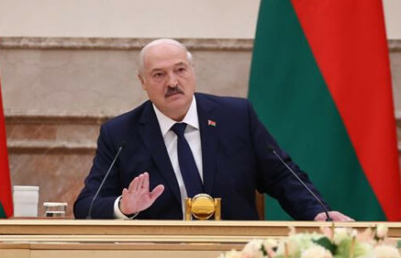 «Я вмирати не збираюся» — Лукашенко прокоментував свою тривалу відсутність на публіці
