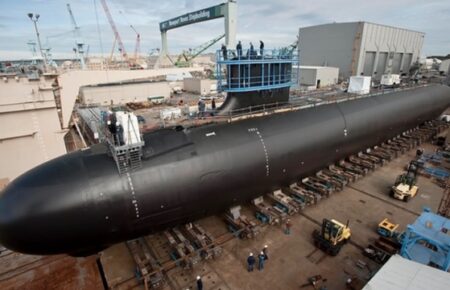 США вводять в експлуатацію новий підводний човен класу «Вірджинія»