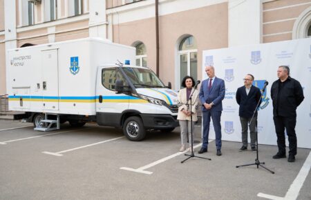 Україна отримала другу ДНК-лабораторію для ідентифікації жертв окупантів