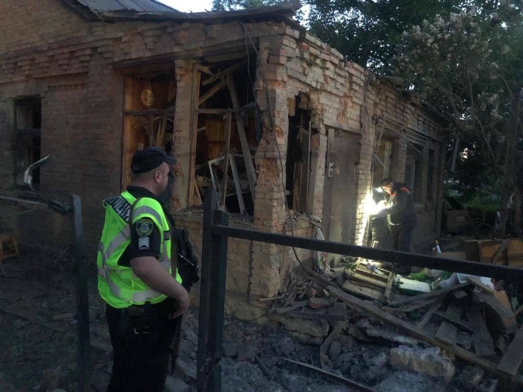 Полиция показала последствия ночной атаки в Киевской области (ФОТО)