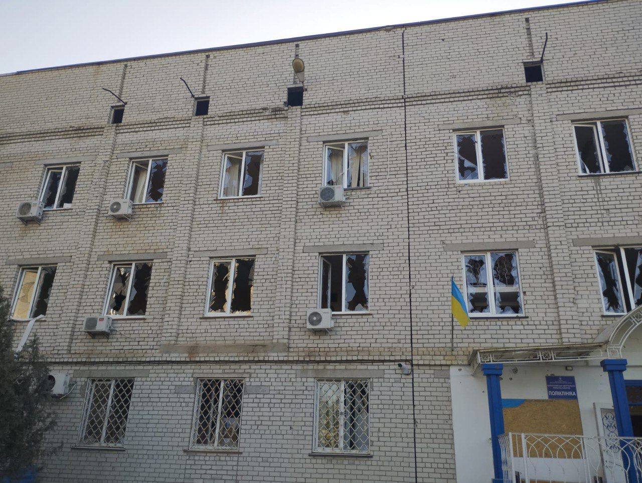 Окупанти обстріляли лікарню в Бериславі на Херсонщині (ФОТО)
