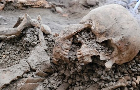 Археологи знайшли останки двох жертв землетрусу в Помпеях