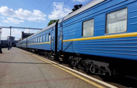 До Львова без запізнень прибув потяг, який напередодні російська армія обстріляла у Херсоні (ВІДЕО)