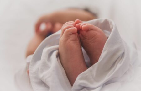 У Великій Британії вперше народилася дитина з ДНК трьох людей
