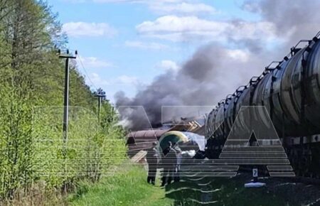 У РФ повідомляють про підрив колії в Брянській області — з рейок зійшов вантажний поїзд (ВІДЕО)