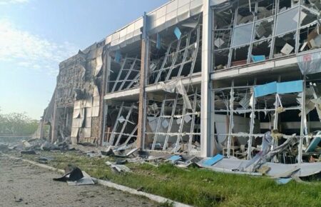 Ракетний удар по Миколаєву: окупанти влучили в ТРЦ, автосалон і промисловий об'єкт