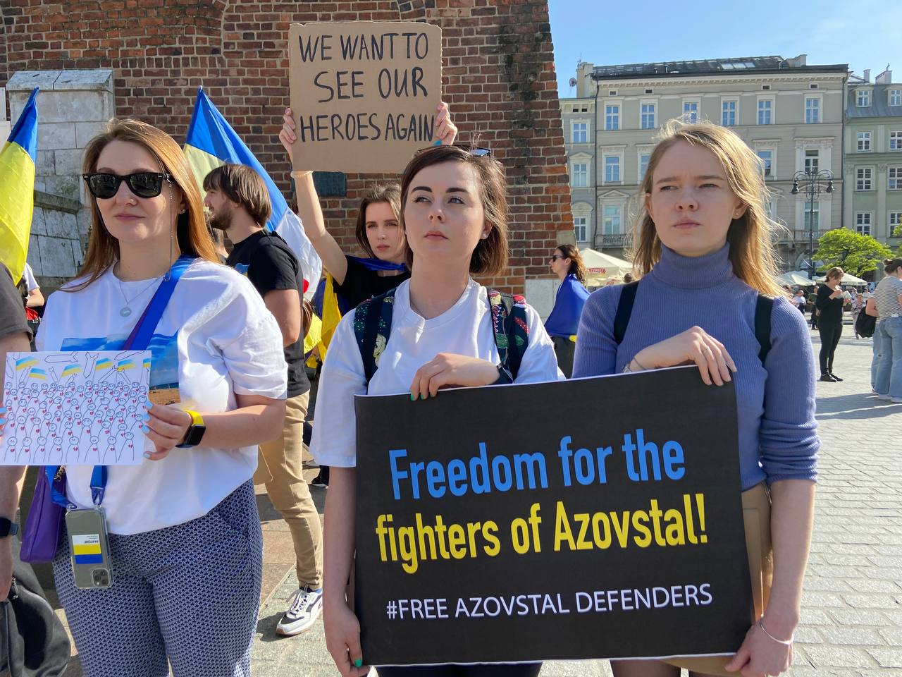 В Кракове прошла акция в поддержку пленных защитников Мариуполя (ФОТОРЕПОРТАЖ)