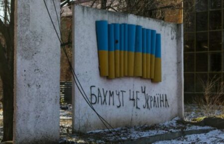 У Бахмуті українські військові двома пострілами знищили групу штурмовиків РФ