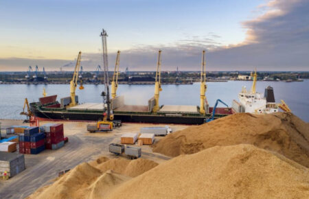 Основні українські порти на Чорному морі приймають судна для експорту зерна