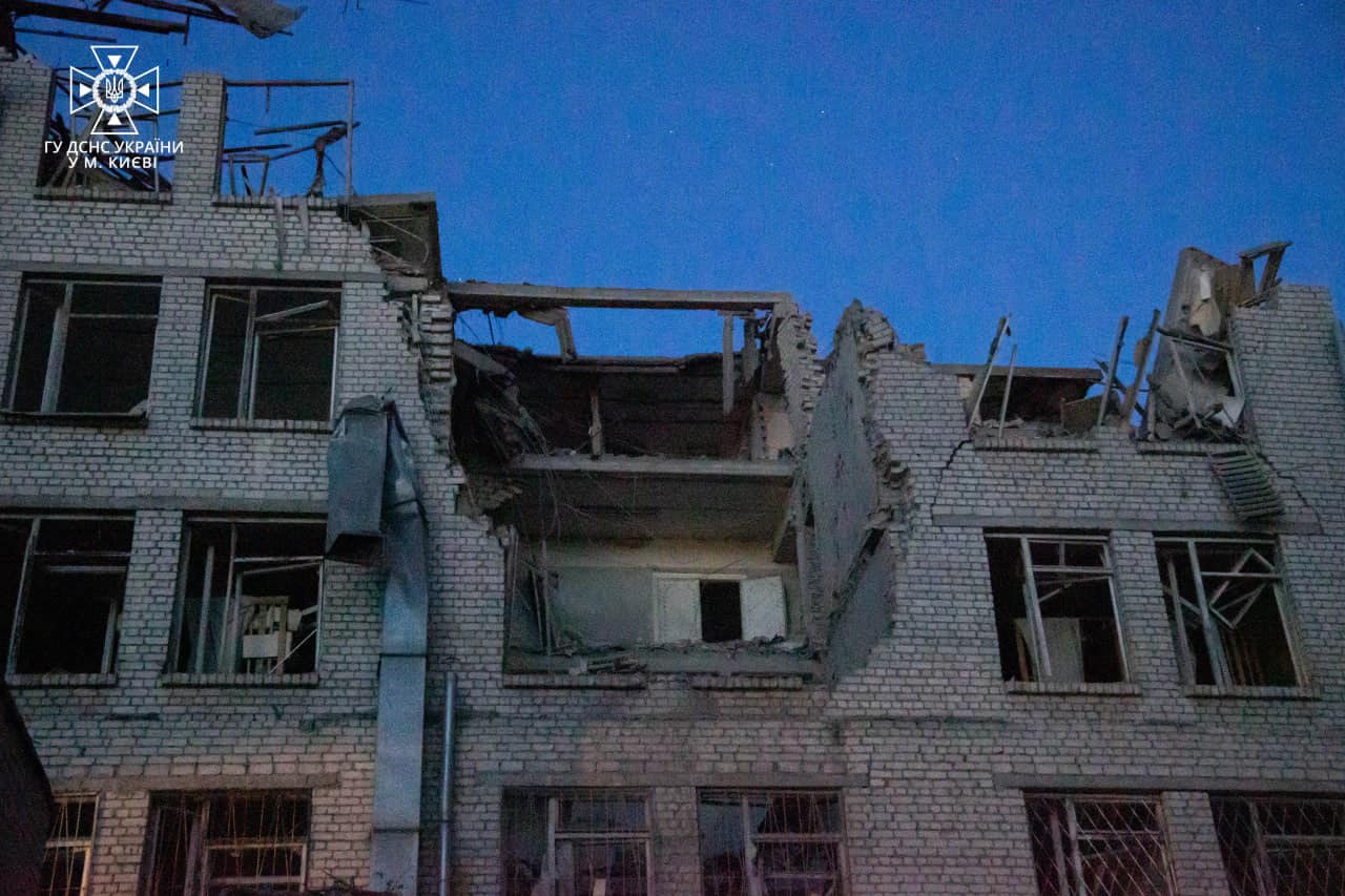 Загибель людей біля зачиненого укриття у Києві: до поліції доставили охоронця з ознаками сп’яніння