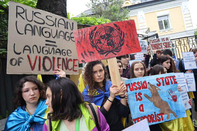 «Організація об’єднаних нікчем»: біля Представництва ООН у Києві відбулася акція протесту (ФОТО)