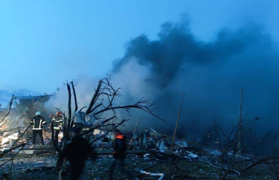Потужний вибух зруйнував житловий будинок у передмісті Дніпра, є поранені (ФОТО)