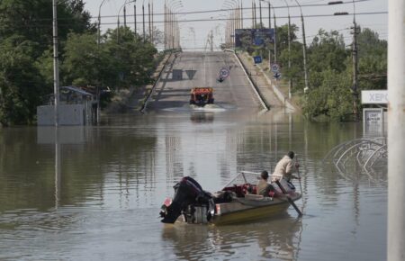 У найбільш затоплених районах Херсона скасували затяжну комендантську годину