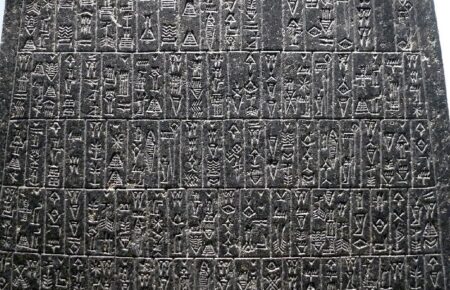 Археологи використовують штучний інтелект для перекладу клинописних табличок віком 5000 років