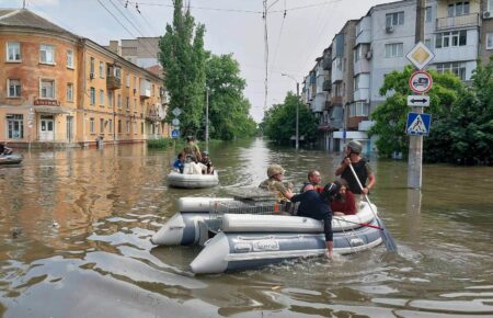 З підтоплених районів Херсона більшість людей, які хотіли евакуюватись, вже виїхали — журналіст