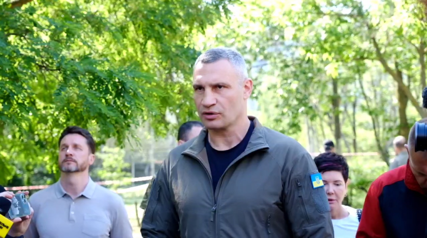 Кличко просит отстранить главу Деснянского района на время следствия