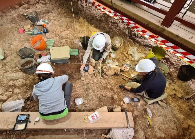 Археологи знайшли у печері в Іспанії докази канібалізму серед неандертальців 52 000 років тому