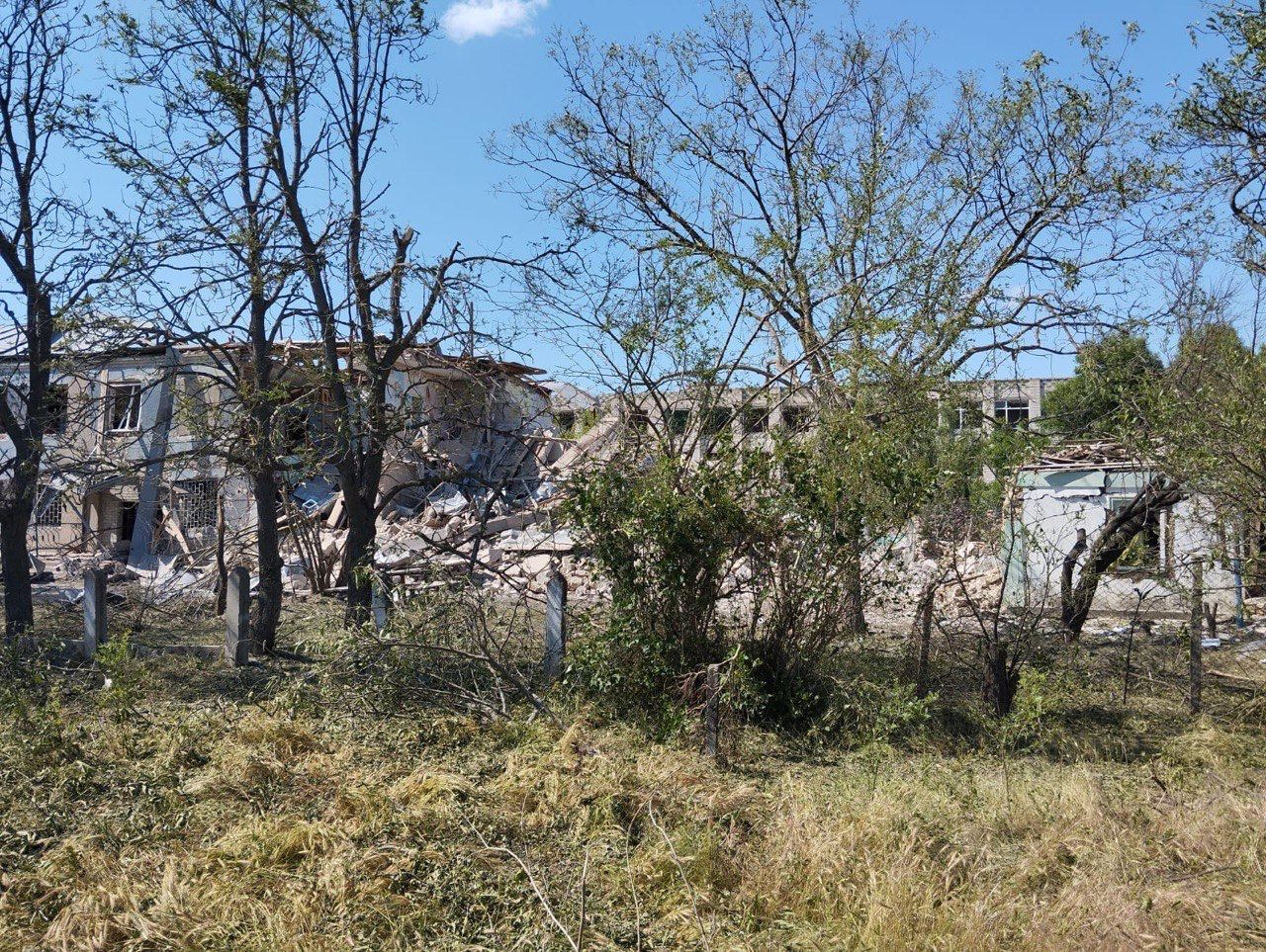Российские оккупанты повторно сбросили авиабомбу на село в Херсонской области