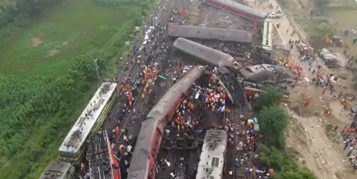 В Індії зіштовхнулися два потяги, є загиблі